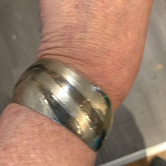 Cuff bracelet* - Picture 2 of 6